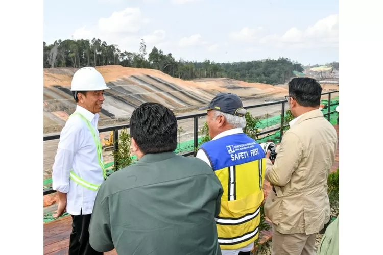 Jokowi tinjau pembangunan PSN IKN Jalan Tol di Kalimantan Timur (Setkab.go.id)
