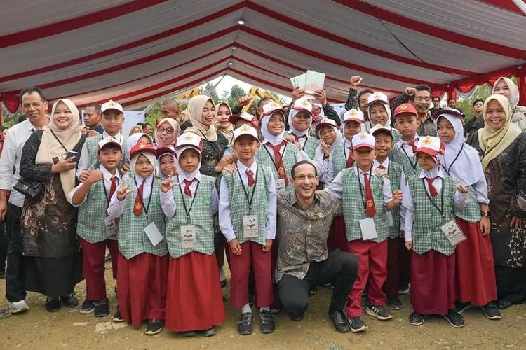 Nadiem dan Jokowi mengunjungi pembangunan di IKN (Instagram @nadiemmakarim)