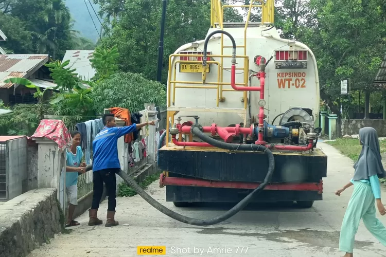 Ratusan Warga Lubuk Kilangan Kekeringan, Semen Padang Distribusikan 46.000 Liter Air Bersih (ist)