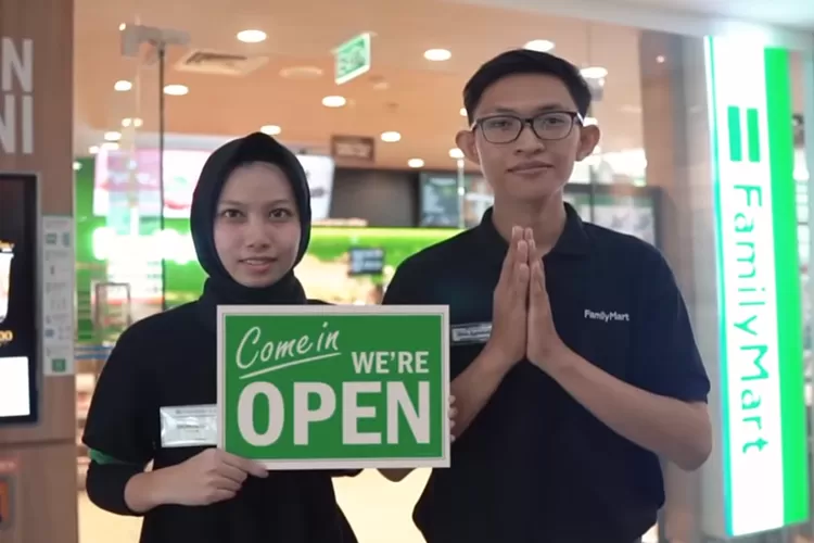 Potret pegawai Familymart di Indonesia (Youtube Familymart Corporate University)