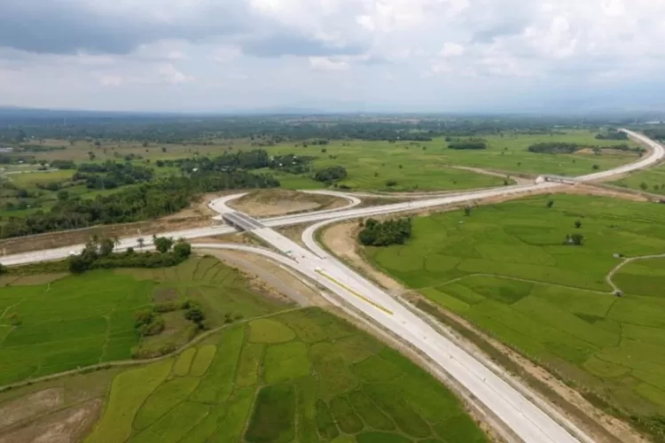 Hore Sumbar Akhirnya Punya Jalan Tol! 6 Ruas Jalan Tol Trans Sumatera Ditargetkan Beres Akhir Tahun 2023 (bpjt.pu.go.id)