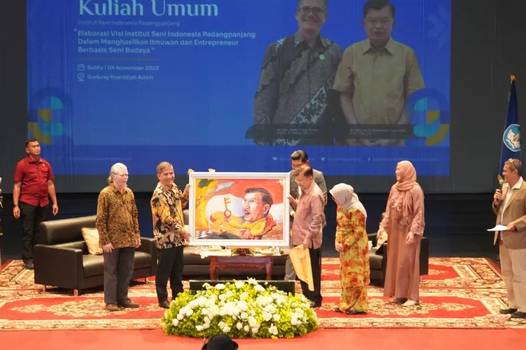 Mantan Wapres RI Jusuf Kalla Berikan Kuliah Umum di ISI Padang Panjang (Kominfo Padang Panjang)