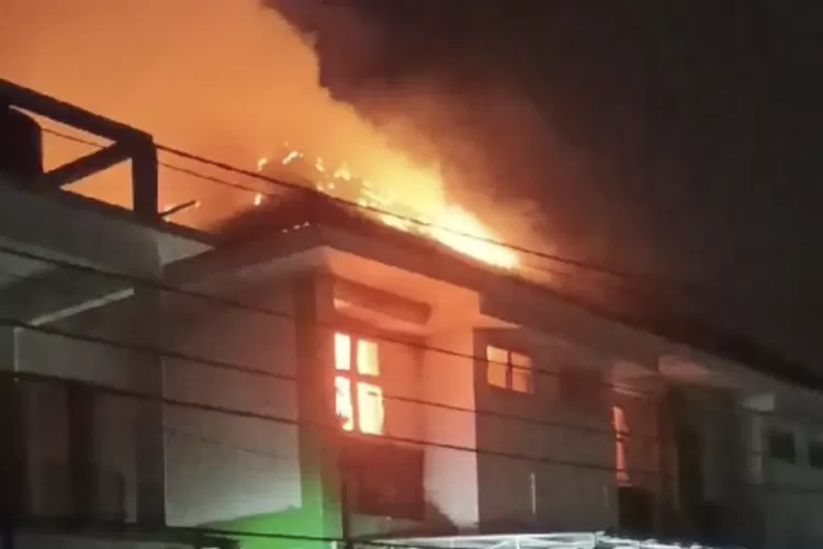 Mess Kampus II Universitas Negeri Padang (UNP) terbakar ( ist)