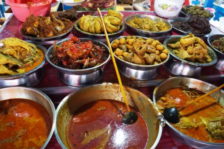 Dijamin Manggoyang Lidah! Rekomendasi 7 Menu Kuliner Khas Sumatera Barat Wajib Dicicipi Pelancong (dispar.sumbarprov.go.id)
