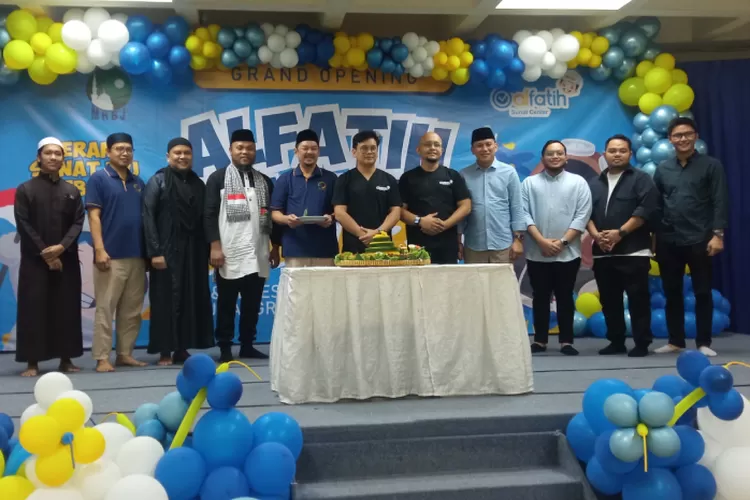 Alfatih Sunat Center membuka cabang baru di kawasan Bintaro (Harianhaluan.com/Sandiyu Nuryono)