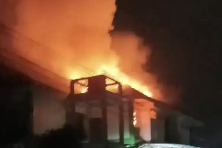 Kebakaran di Mess Kampus II Universitas Negeri Padang (ist)