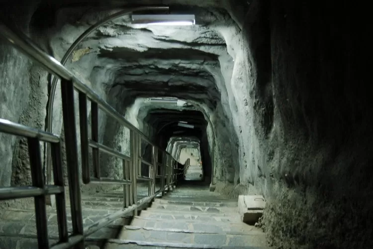Inilah Bunker Peninggalan Jepang di Sumatera Barat yang Disebut Terpanjang di Asia: Mencapai 6 Km) Wikipedia