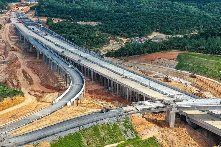 ternyata proyek jalan tol Lampung Aceh gagal tersambung alias dicoret dari Proyek Strategis Nasional (PSN) di tahun depan 2024 mendatang.