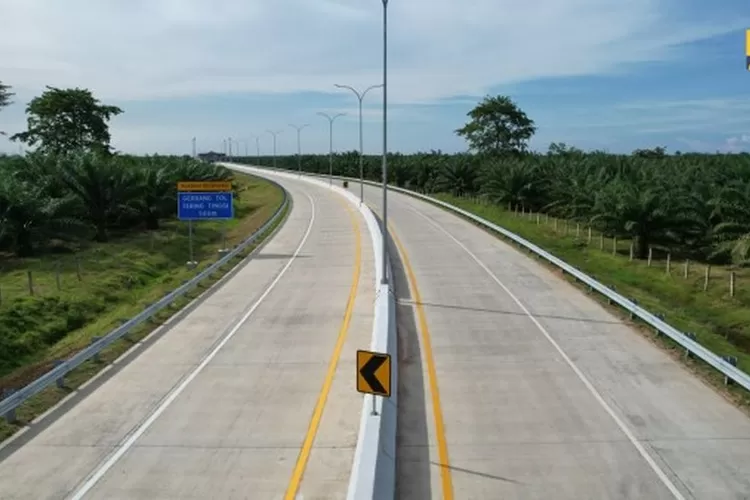 Jalan Tol Kuala Tanjung -Tebing Tinggi - Parapat atau yang dikenal sebagai Jalan Tol Kutepat di Sumatera Utara akan menyelesaikan 4 seksi jalan tolnya di akhir tahun 2023 ini (Dok: Kementerian PUPR)