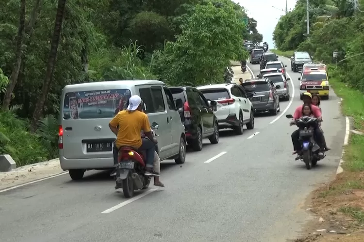 Kemacetan saat hari libur nasional maupun mudik lebaran di Sumatera Barat, Tol Padang-Sicincin terus diuapayakan penyelesaiannya pada tahun 2024 | TVRI Sumatera Barat