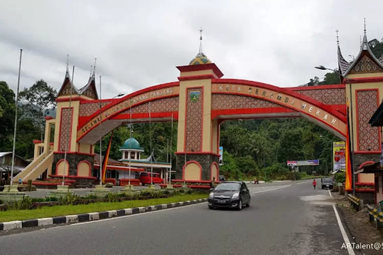 Berdasarkan data kemantapan ruas jalan di Provinsi Sumatera Barat tahun 2022, jalan nasional sepanjang 1.423,42 km memiliki kondisi mantap 92,30%.