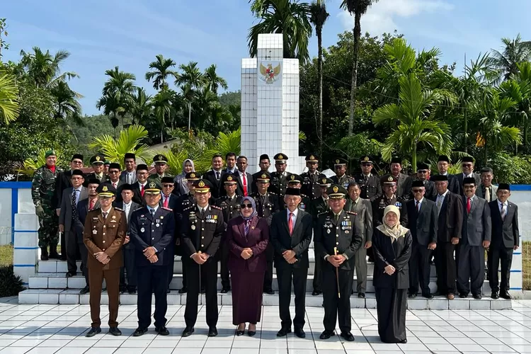 Pemerintah Kabupaten Pesisir Selatan Provinsi Sumatera Barat mengelar Upacara memperingati Hari Pahlawan ke-78 Tahun 2023, bertempat di Halaman Kantor Bupati Pesisir Selatan Jalan H Agus Salim Nomor 1 Painan (Kominfo Pesisir Selatan)