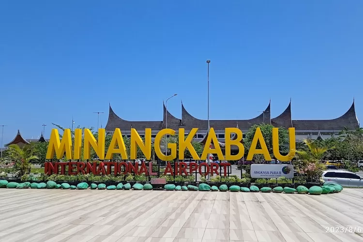 Bandar Udara Internasional Minangkabau berjarak sekitar 23 km dari pusat Kota Padang dan terletak di wilayah Ketaping, Kecamatan Batang Anai, Kabupaten Padang Pariaman, Sumatera Barat. (IST)