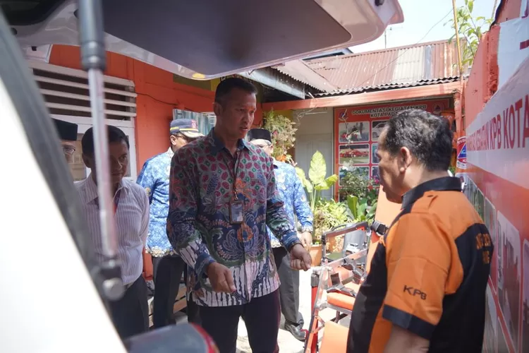PLN UID Sumbar Serahkan Mobil Ambulance pada KPB Padang (Humas PLN )