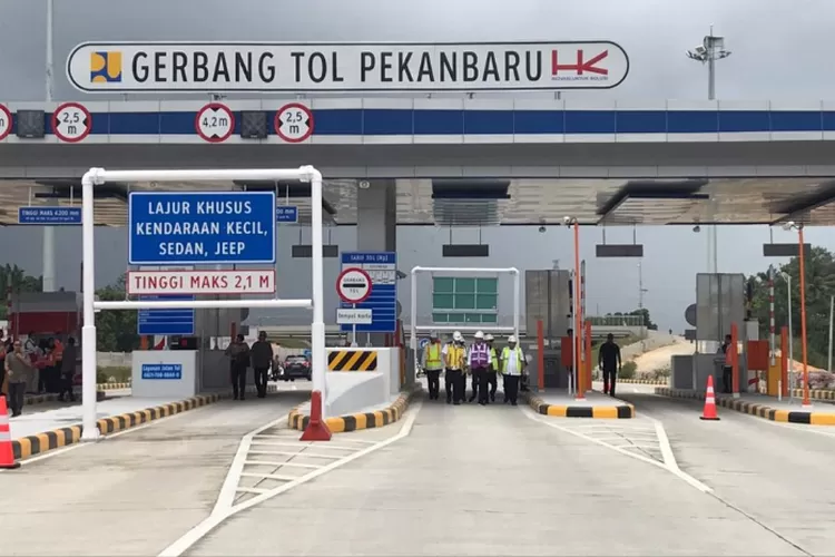 Berkat Salah Satu Ruas Jalan Tol Trans Sumatera Ini, Jalan-jalan ke Luar Negeri Bisa Makin Mudah Loh! (mediacenter.riau.go.id)
