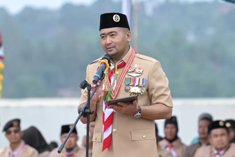Wagub Sumbar Audy Joinaldy selaku Ketua Kwarda 03 Gerakan Pramuka Sumbar Sambangi Kemah Bela Negara di Mentawai. (Humas Pemprov Sumbar )