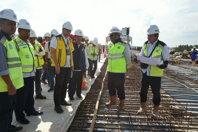 Ilustrasi proses pembangunan pembangunan jalan hubung Riau dan Jambi, Jalan Tol Jambi-Rengat yang juga merupakan rangkaian dari Jalan Tol Trans Sumatera (JTTS) (Dok: Kementerian PUPR)