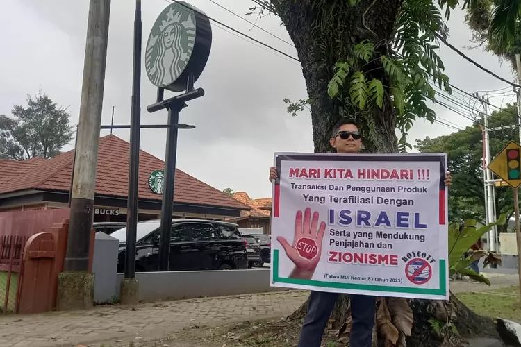 Politisi PDI-P Maidestal Hari Mahesa Gelar Aksi Tunggal Suarakan Boikot Produk Israel di Padang (Istimewa )