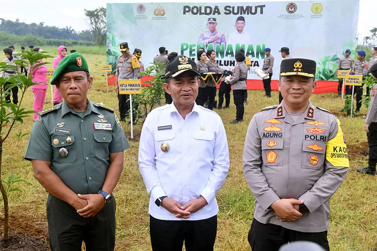 PJ Gubernur Sumut dalam acara penanaman pohon kembali (Pemprov Sumut)