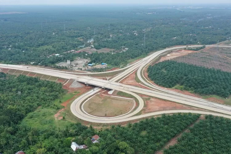 Ilustrasi Jalan Tol Dumai-Rantau Prapat yang menjadi penghubung antara Sumatera Utara dan Riau dikabarkan tengah dikaji kembali oleh pemerintah (Dok: Hutama Karya)