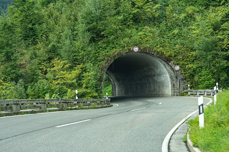 Bukan Hanya Jadi yang Terpanjang di Jawa tapi Jalan Tol Yogyakarta-Bawen Akan Miliki 3 Terowongan: Kalahkan Tol Payakumbuh Pangkalan?/Pixabay