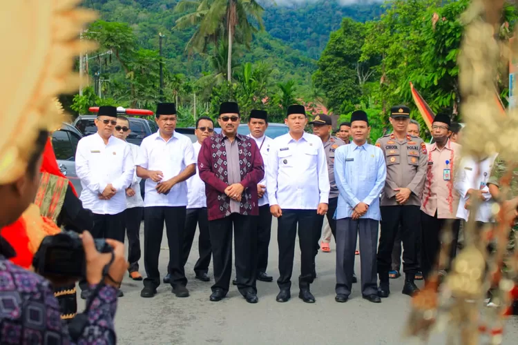 Ilustrasi Wali Nagari yang tandatangani surat pernyataan sikap dukungan terhadap pembangunan Jalan Tol Payakumbuh-Pangkalan di Sumatera Barat (Dok: Kabupaten Pasaman)