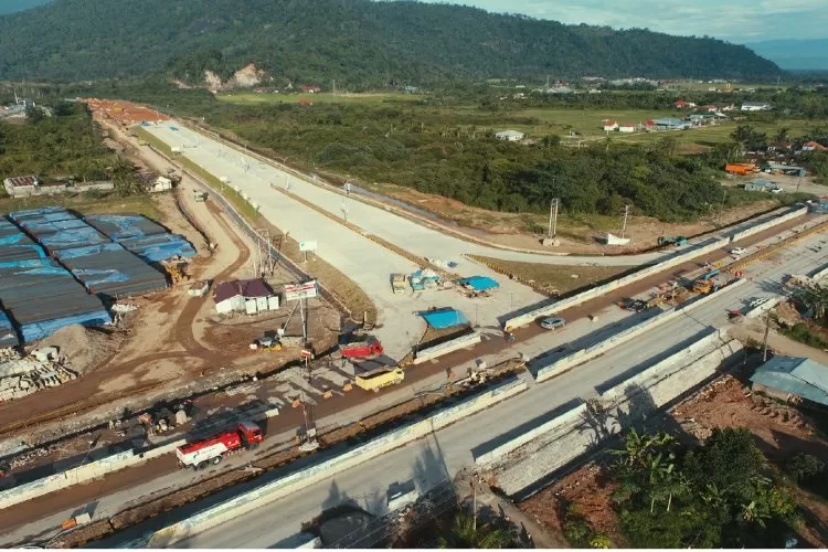 embatalan proyek jalan tol tol Payakumbuh Pangkalan pihak masyarakat setempat menyambutnya dengan bersuka cita atas keputusan dibuat oleh JICA dengan solusi mengalihkan proyek tersebut.