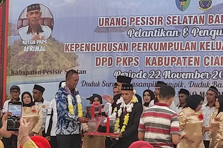 Bupati Pesisir Selatan Hadiri Pelantikan dan Pengukuhan DPD PKPS di Ciajur (Kominfo Pesisir Selatan)