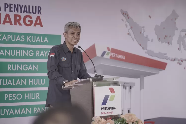 Anggota Komite BPH Migas Wahyudi Anas dan Yapit Sapta Putra meresmikan 6 lembaga penyalur BBM Satu Harga