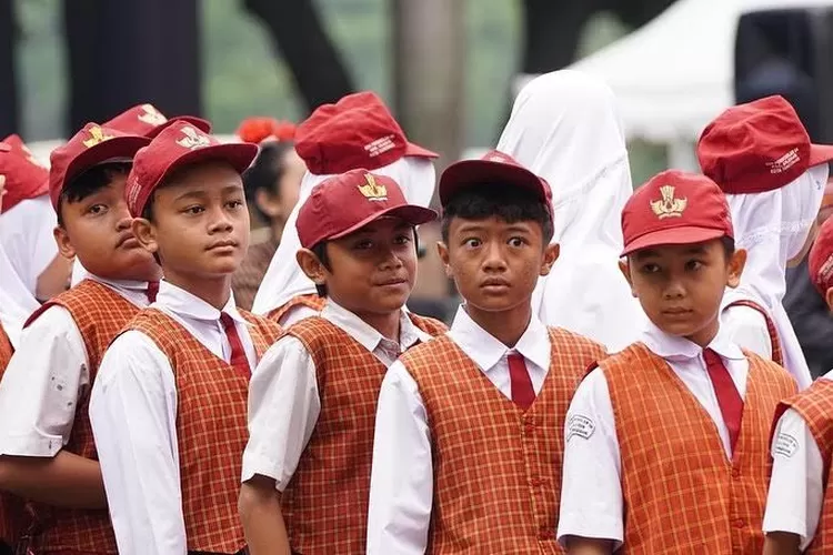 Potret generasi penerus bangsa dalam rangka memperingati Hari Guru Nasional. (Instagram @nadiemmakarim)