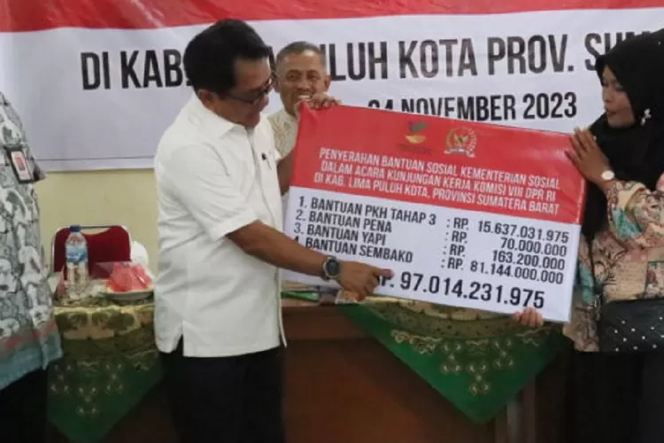 Bantuan sosial (bansos) senilai Rp97 miliar disalurkan untuk Kabupaten Limapuluh Kota, Sumatera Barat. 
