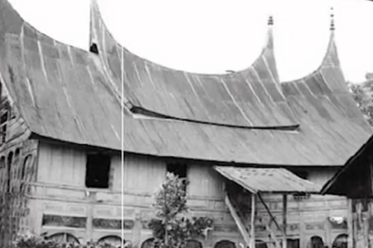  Rumah Gadang Sumatera Barat (Layar Tangkap YouTube Kaba Rantau Official )
