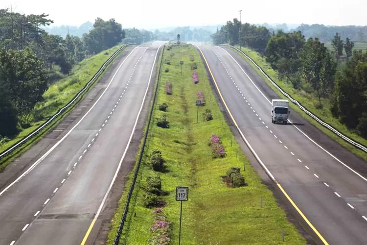 Ilustrasi jalan tol terpanjang di Indonesia yang mampu memangkas waktu perjalanan menjadi 3 jam saja dari semula 8 jam (Dok: Bappeda Kaltim)