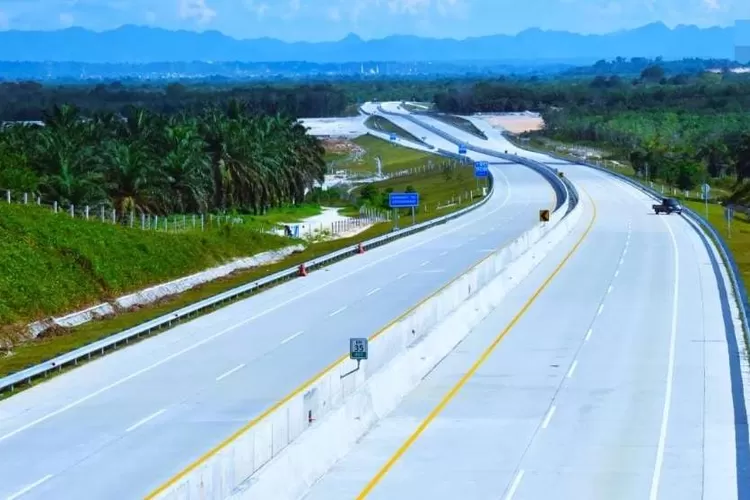 Pada pembangunan ruas tol Padang Pekanbaru terus sterilisasi Hal ini dikarenakan kota Padang Panjang sebagai salah satu kota perlintasan akan terangkat ekonominya terutama dari segi pariwisata.