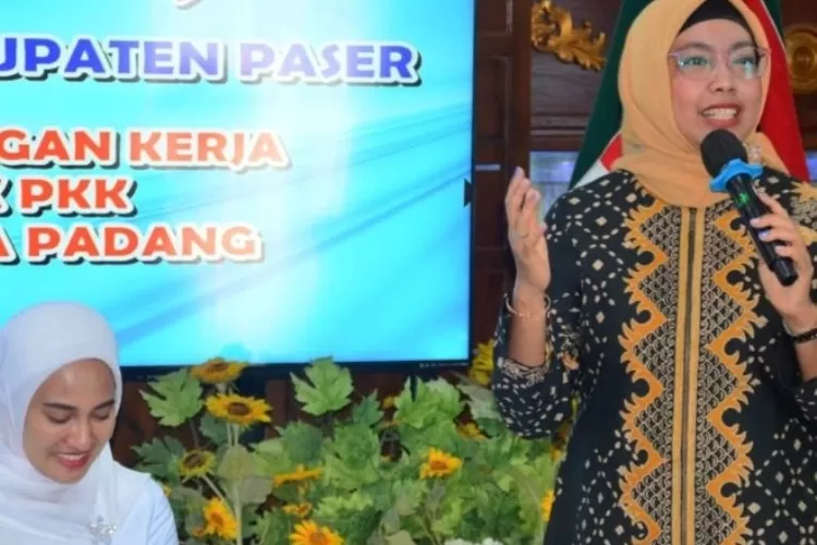 Ketua TPK-PKK Kota Padang Ny. Genny Hendri Septa sambut kunker TP-PKK Paser. (Prokopim)