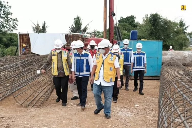 Ilustrasi peninjauan pembangunan Jalan Tol Bangkinang-Pangkalan yang ada di wilayah Sumatera Barat (Dok: Kementerian PUPR)