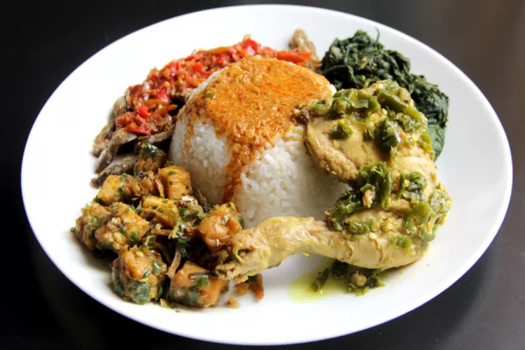 Nasi Kandar, mirip dengan Nasi Padang dari Sumatera Barat (traveloka.com)