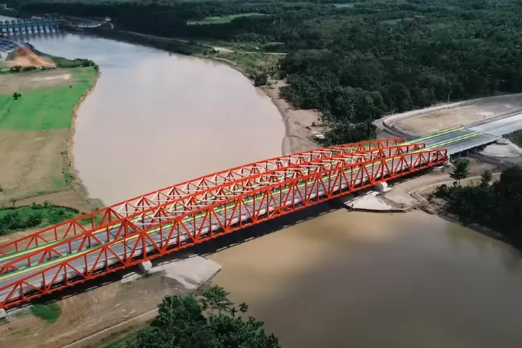 Jembatan Sungai Wampu di Sumatera Utara, salah satu seksi lanjutan dari tol ini dikabarkan akan beroperasi pada Dseember 2023 dan telah melaksanakan Uji Laik Fungsi (ULF) (YouTube: Hutama Karya)