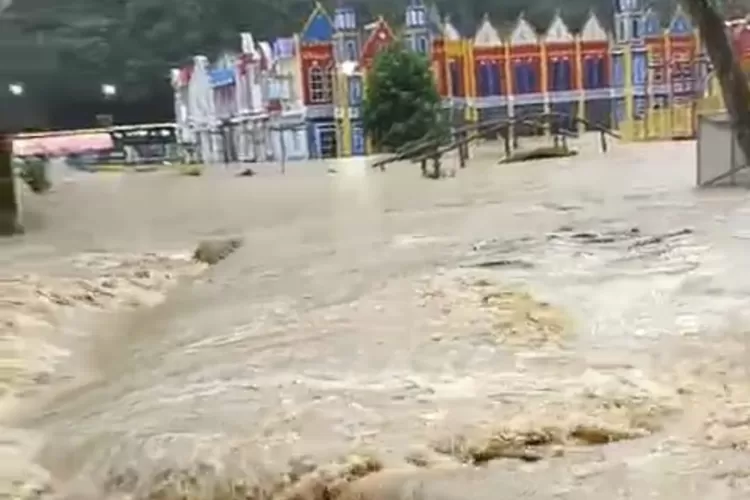 Objek Wisata Harau Limapuluh Kota Dilanda Banjir, Ketinggian Capai 1 Meter (Ist)
