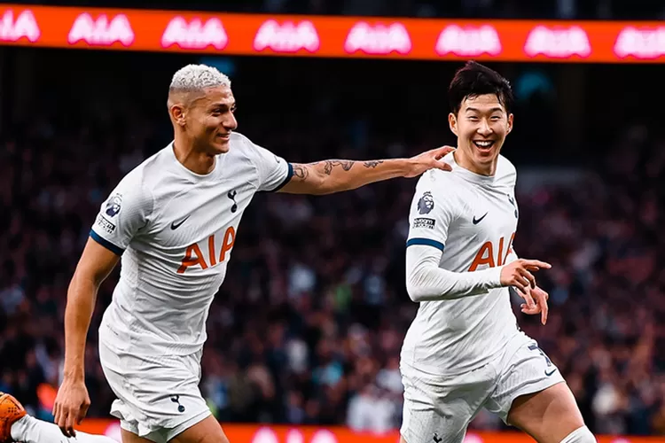 Richarlison dan Son Heung Min merayakan gol Tottenham ke gawang Everton (Tottenham Hotspur)