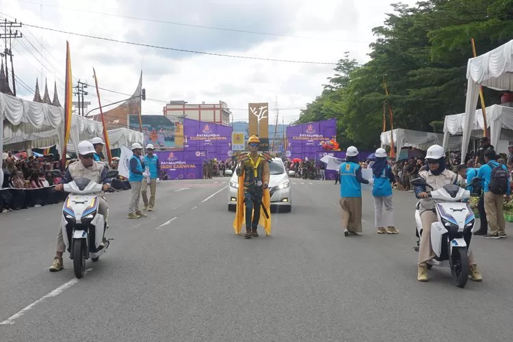 Kian Dilirik Masyarakat, PLN Pamer Kendaraan Listrik di Payakumbuh Fashion Carnival 2023 (Humas PLN )