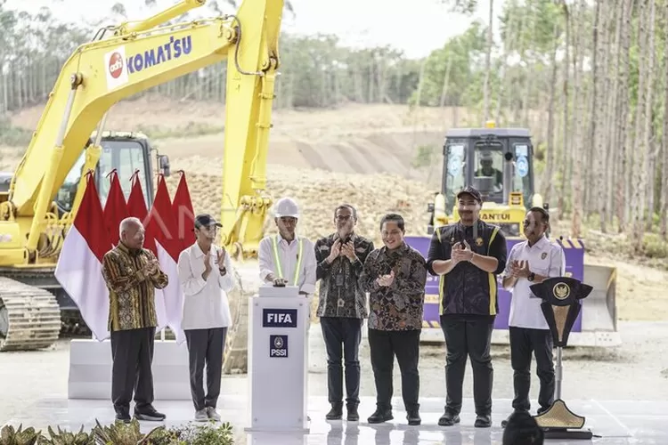 Presiden Jokowi saat melakukan groundbreaking  National Training Center di IKN.  (dok. Sekertariat Presiden)