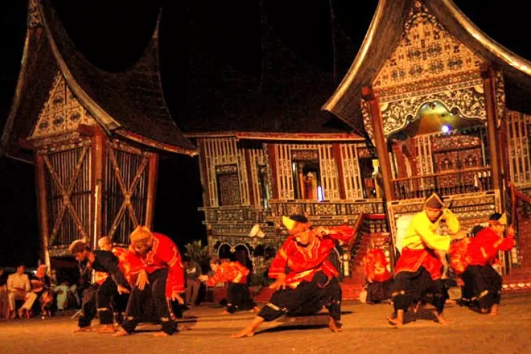 Randai dan Teater Bangsawan Sumatera Barat (indonesiaproud.wordpress.com)