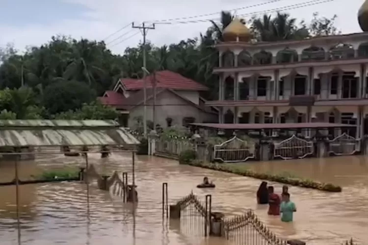 Banjir Dharmasraya (Instagram @darwiranengsihsofyan)
