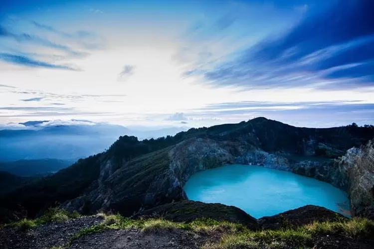 Ilustrasi danau eksotis yang ada di Indonesia (Freepik.com)