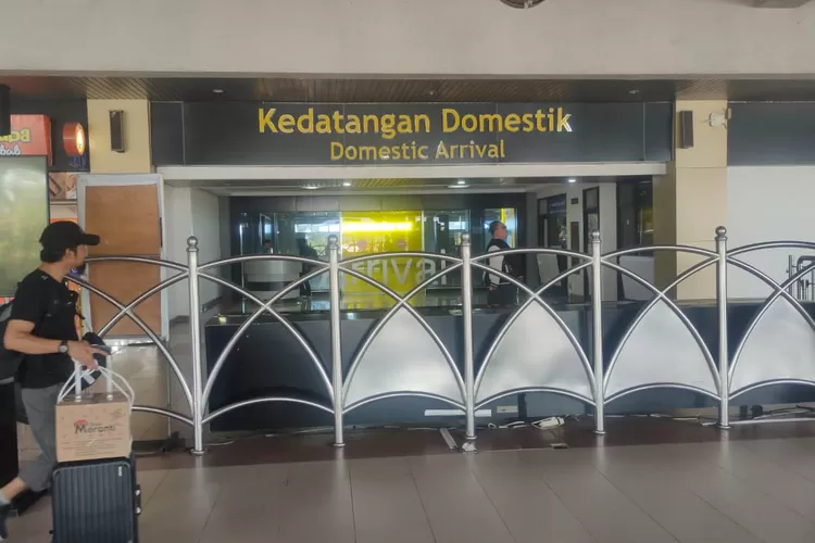 Pintu kedatangan Bandara Internasional Minangkabau  (foto harianhaluan.com / Jefrimon)