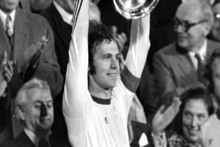 Franz Beckenbauer, legenda sepak bola Jerman (Twitter @FCBayern)