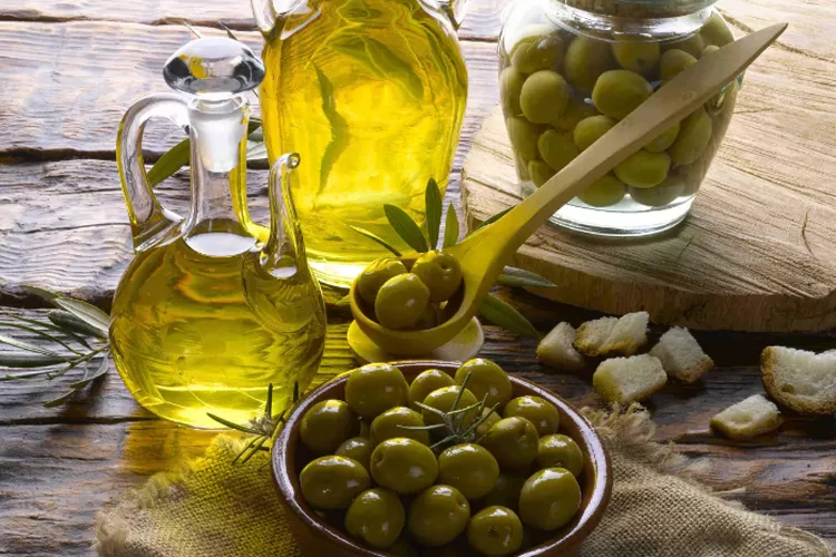 Manfaat minyak zaitun murni bagi kesehatan (tips.pk)