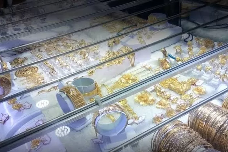 Tragedi Pasar Talang: Pedagang Emas Jadi Korban Perampokan Brutal dengan Senjata Api/ Web 7 perhiasan