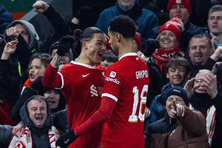 Pemain Liverpool FC, Darwin Nunez (kiri) dan Cody Gakpo (kanan), merayakan gol bersama. (Instagram @Liverpoolfc )
